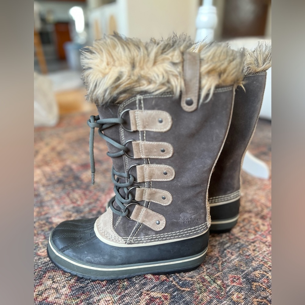 SOREL Joan of Arctic Waterproof Fur Snowboots - W8